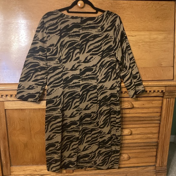 Roz & Ali Aminal Print Dress - Picture 3 of 12